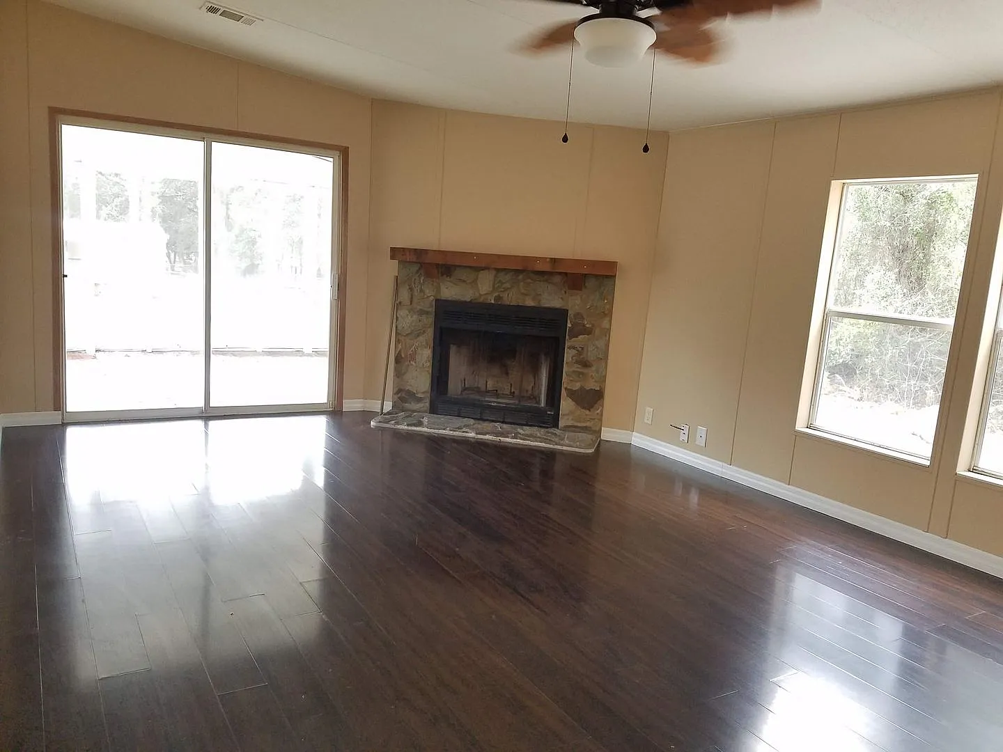 3 Bedroom 2 Bath On 1/2 Acre Of Land With A Fenced Yard — Photo 4