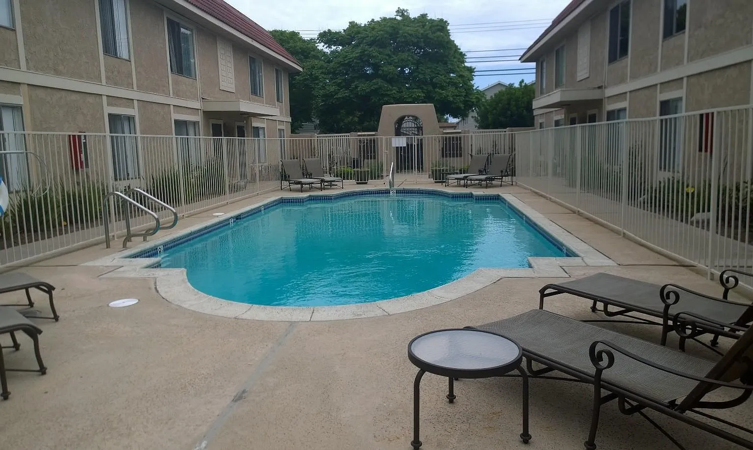 La Costa Apartments — Photo 4