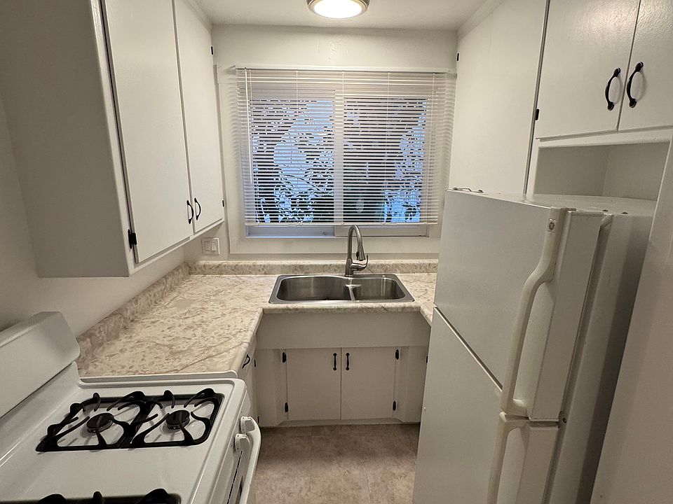 1st image of 1831 Tamarind Ave #2