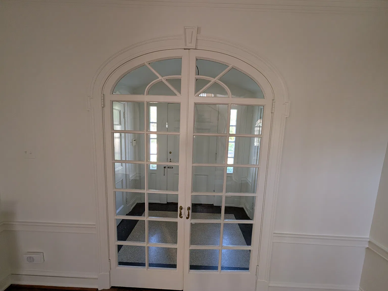 6 bed, 3.5 bath, 5119 sqft, $7,200 — Photo 3