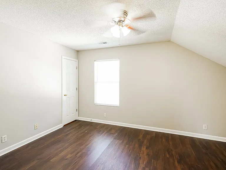 1464 Rochester Dr — Photo 14