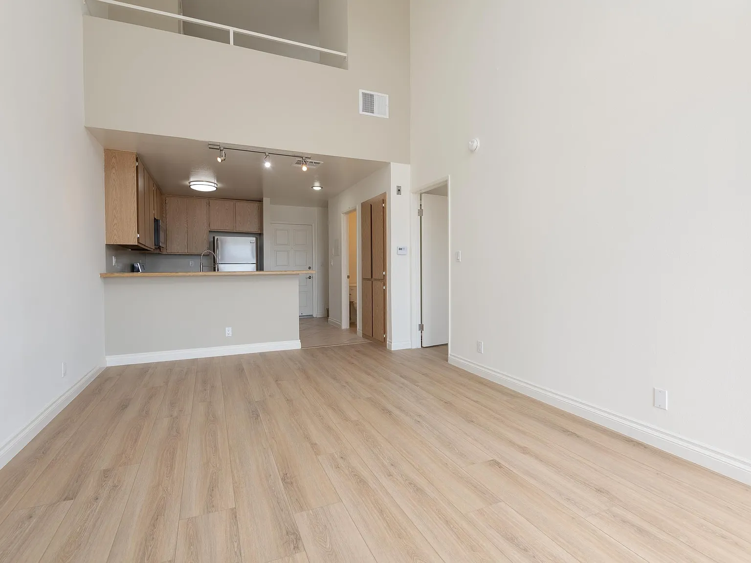 1 bed, 1.5 bath, 830 sqft, $3,395 — Photo 3