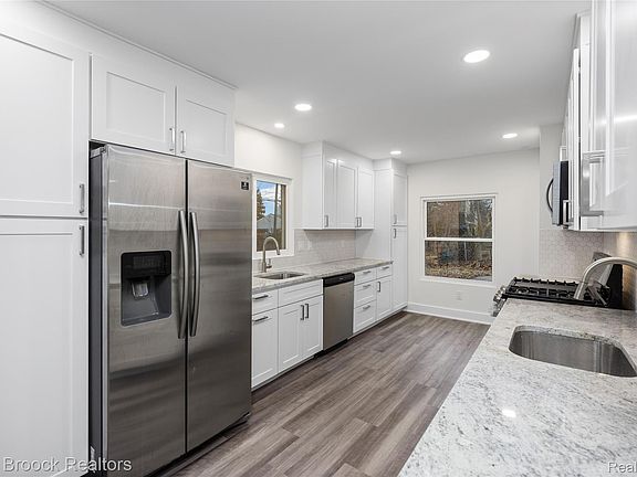 5th image of 17348 Hilton St