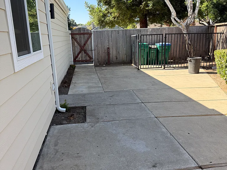 1819 Cape Cod Cir — Photo 10