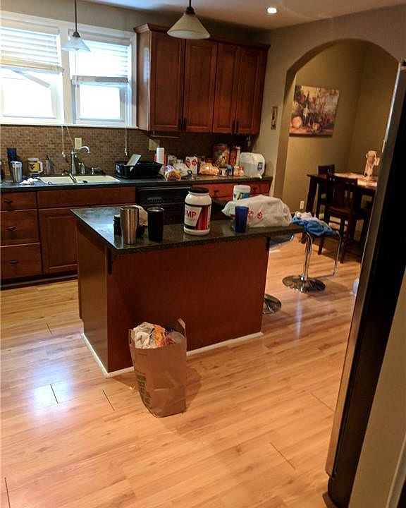 2nd image of 4233 Boulevard Pl