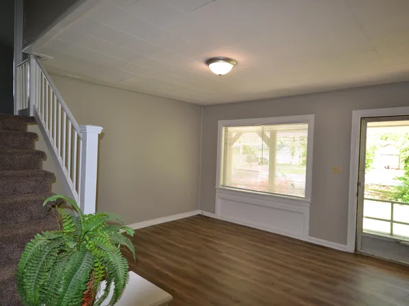 1439 S Luster Avenue, Springfield, MO 65804