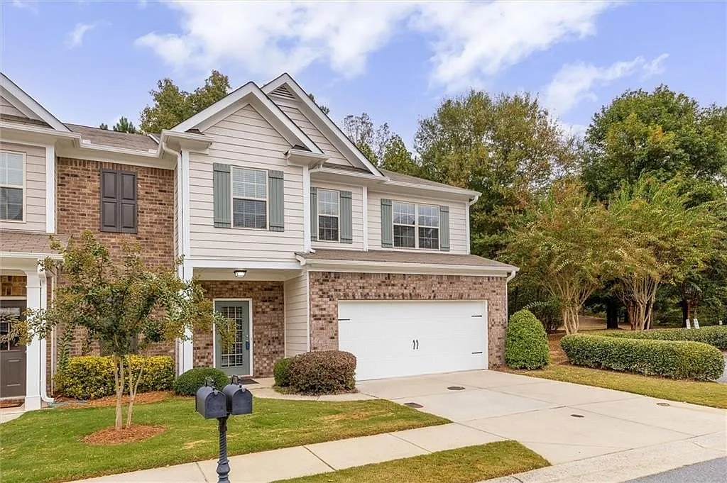 3 bed, 2.5 bath, 2037 sqft, $1,100 — Photo 2