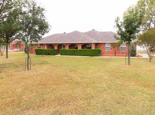 8463 Crestview Rd, Sanger, TX 76266