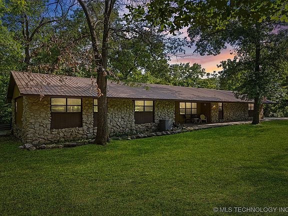 4th image of 394521 W 2350th Dr