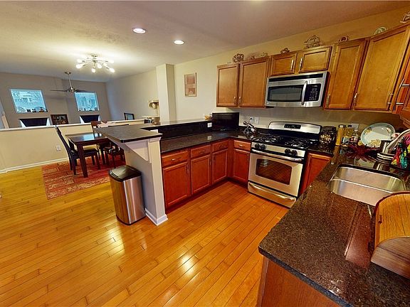 5th image of 1454 E 105th St