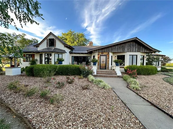 257 S 140th St, Girard, KS 66743