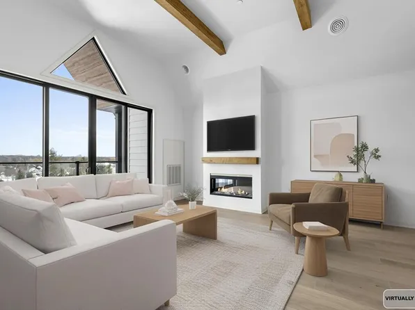 2399 Maple Dr #306, Sister Bay, WI 54234