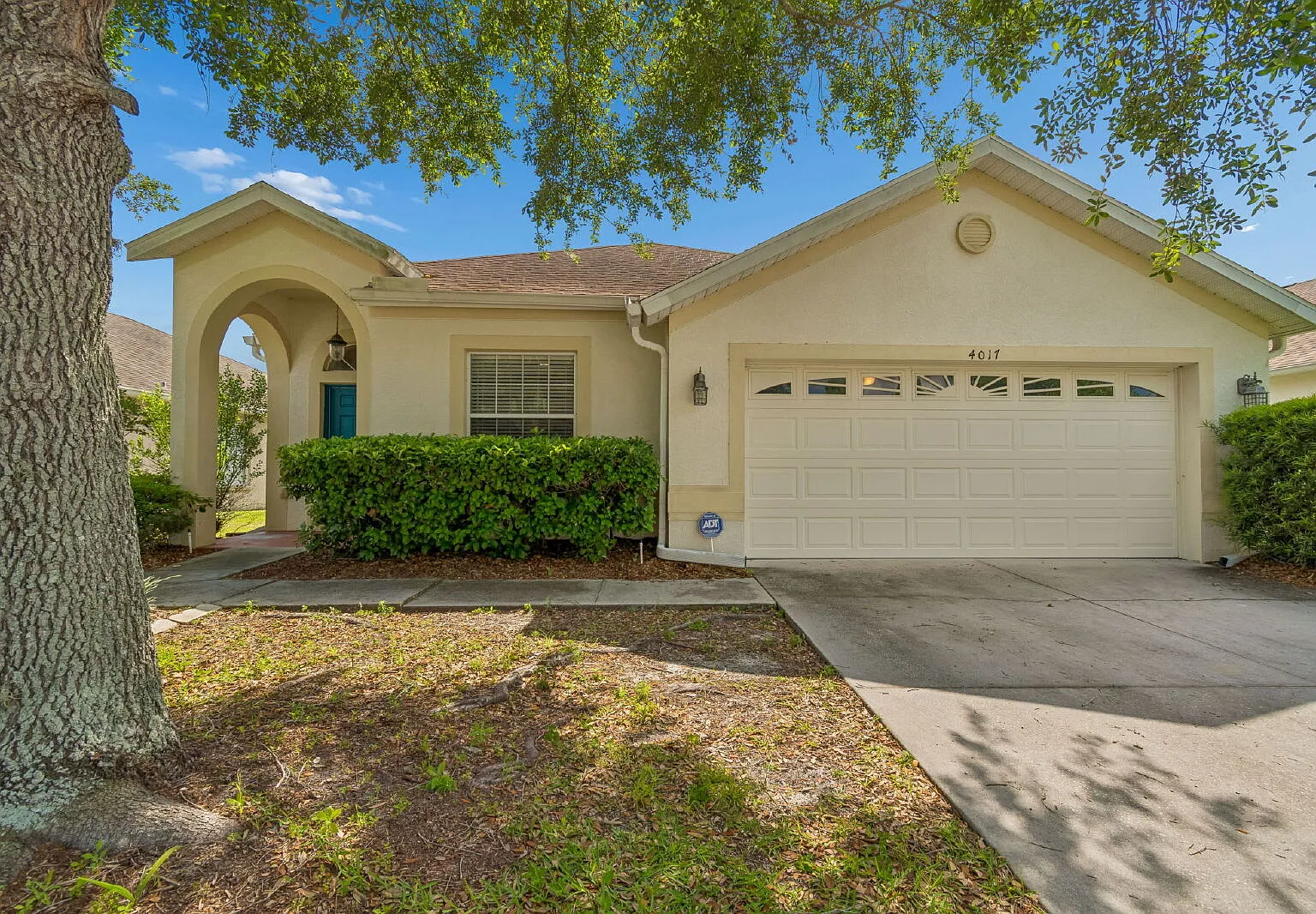 3 bed, 2.0 bath, 1730 sqft, $2,100 — Photo 1