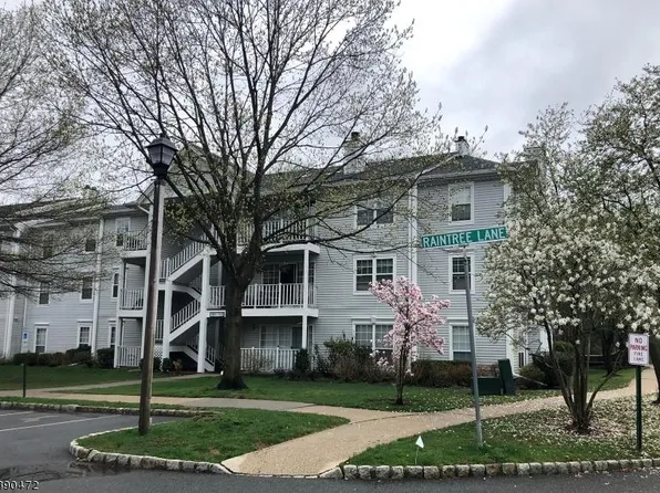 111 Raintree Ln, Mahwah, NJ 07430
