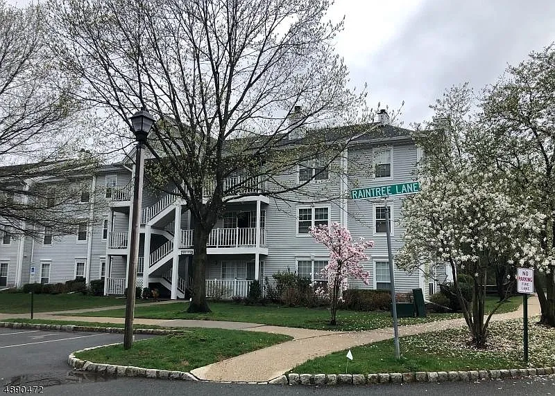 111 Raintree Ln photo 1