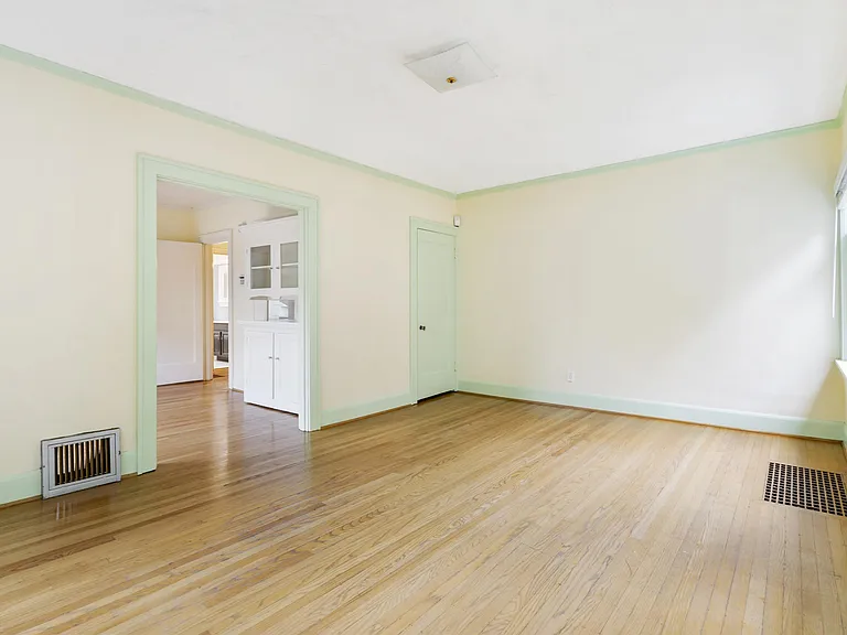 2567 NW Raleigh St — Photo 18