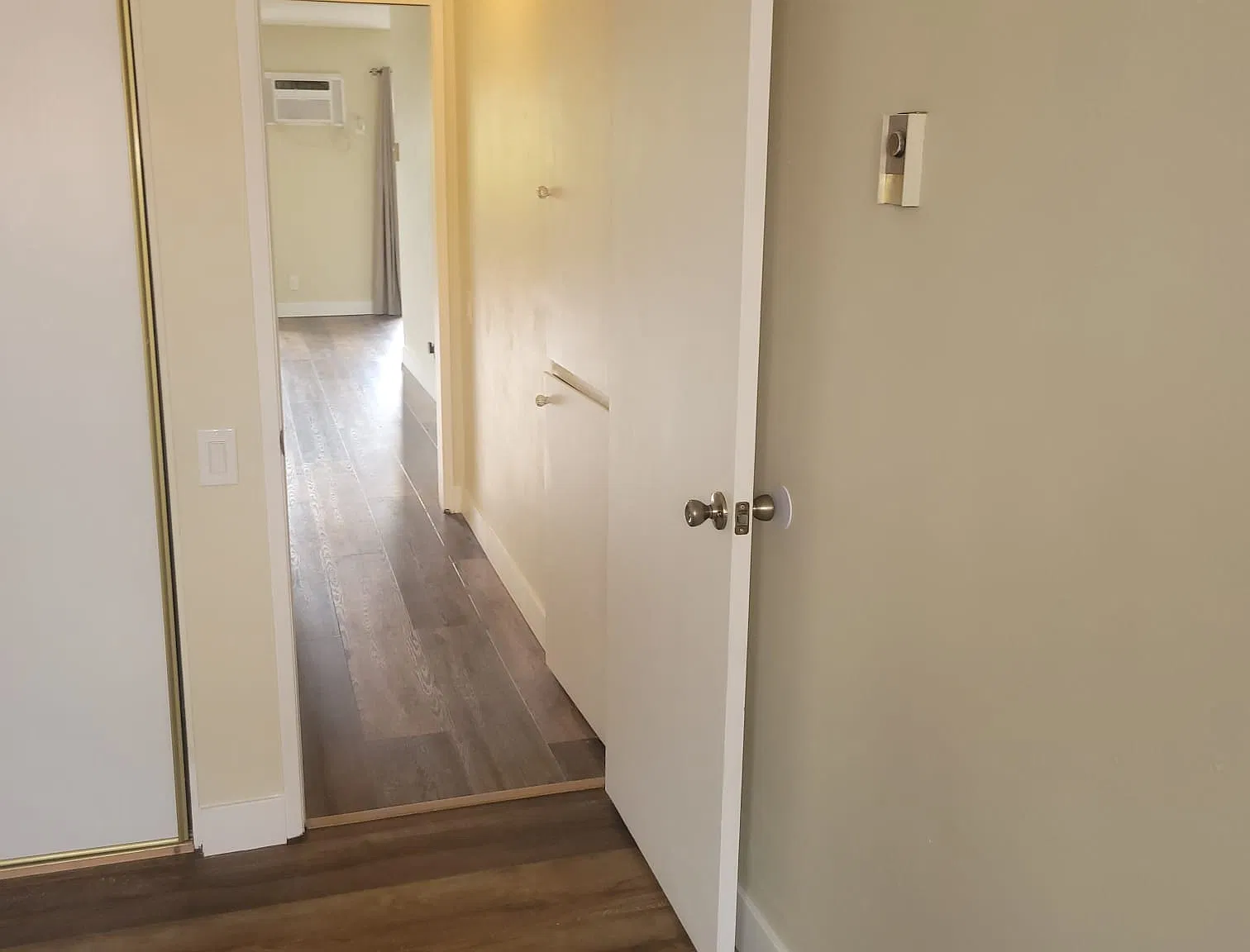 1 bed, 800 sqft, $1,900 — Photo 2