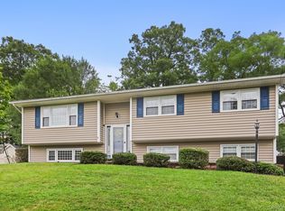 12 Juniper Ln, Monroe, NY 10950