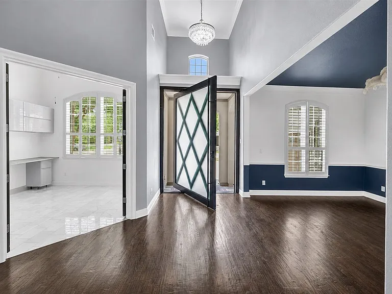 5946 Bradley Ct — Photo 3