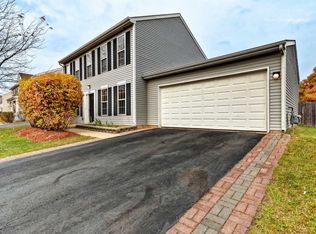 1702 Linden Park Ln, Aurora, IL 60504