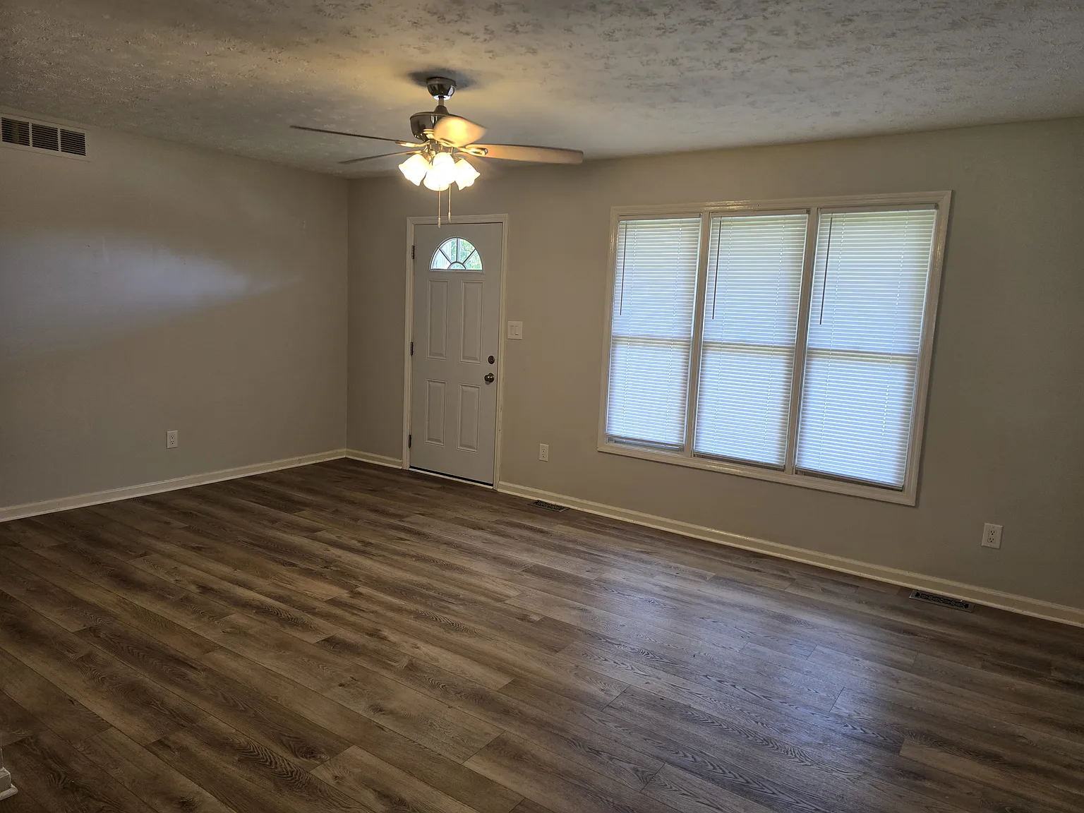 2 bed, 860 sqft, $1,325 — Photo 4