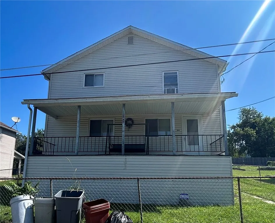 261 2nd St photo 1