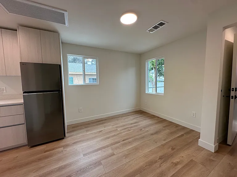 2539 S Cloverdale Ave #1 — Photo 13