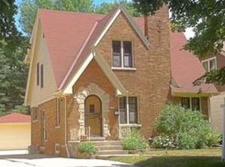 1936 N 84th St, Wauwatosa, WI 53226