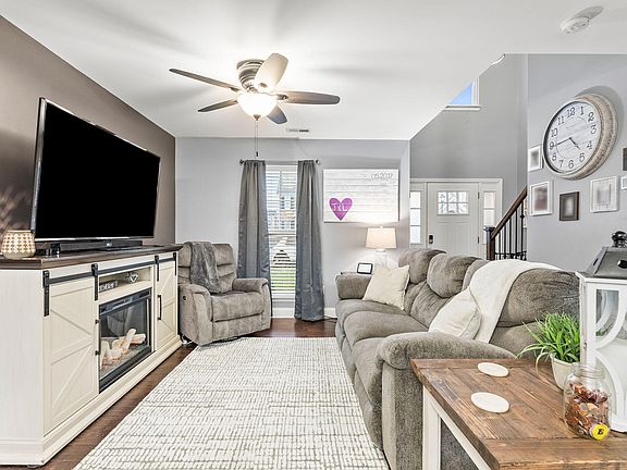 4th image of 525 Ryan Dr