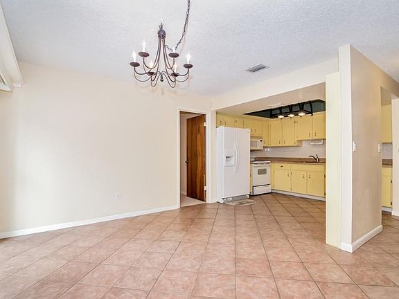 5th image of 9616 Hidden Oaks Cir