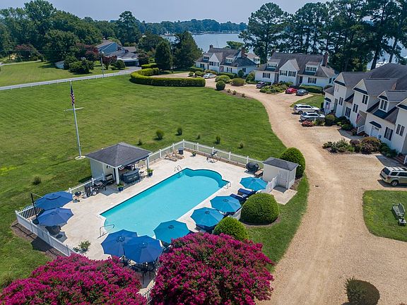 5th image of 1032 Fishing Bay Rd