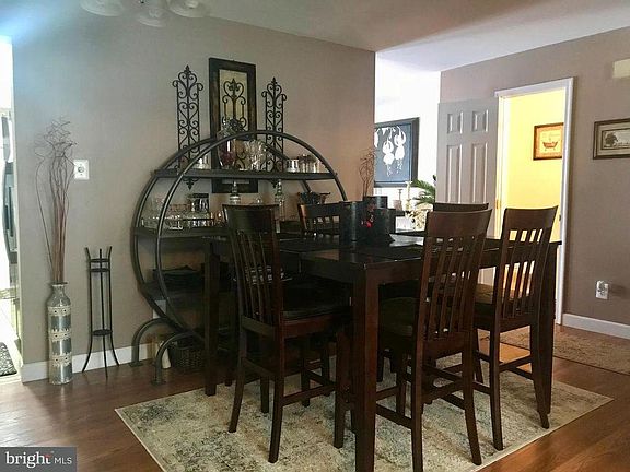 4th image of 4504 Garfield Ct