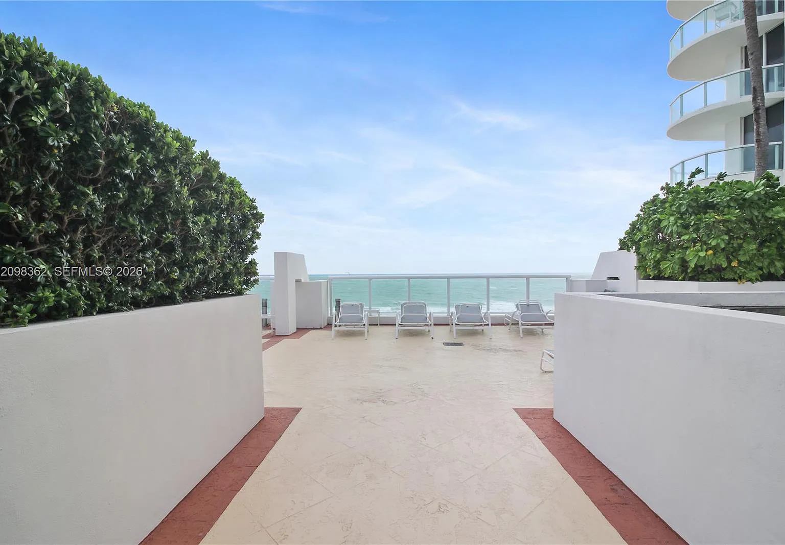 Akoya Condo — Photo 4