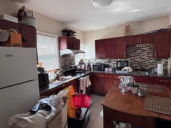 2nd image of 84 Mount Vernon St #1