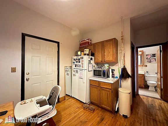 5th image of 951 N Hoyne Ave #3