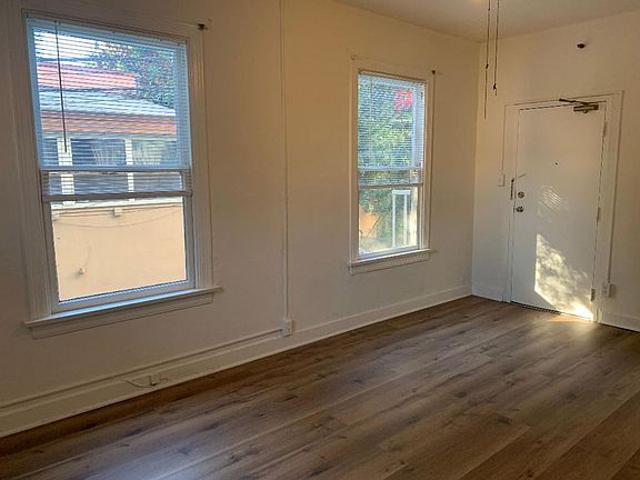 3rd image of 1819 N Kingsley Dr #211