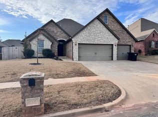 1009 Samantha Ln, Moore, OK 73160