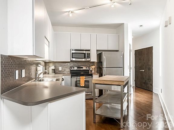 5th image of 1600 Fulton Ave Suite 206