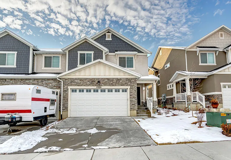 4888 W Pillar Dr — Photo 1