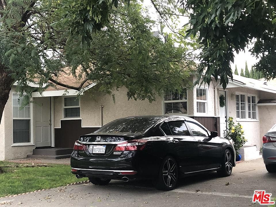 2nd image of 11064 Yarmouth Ave