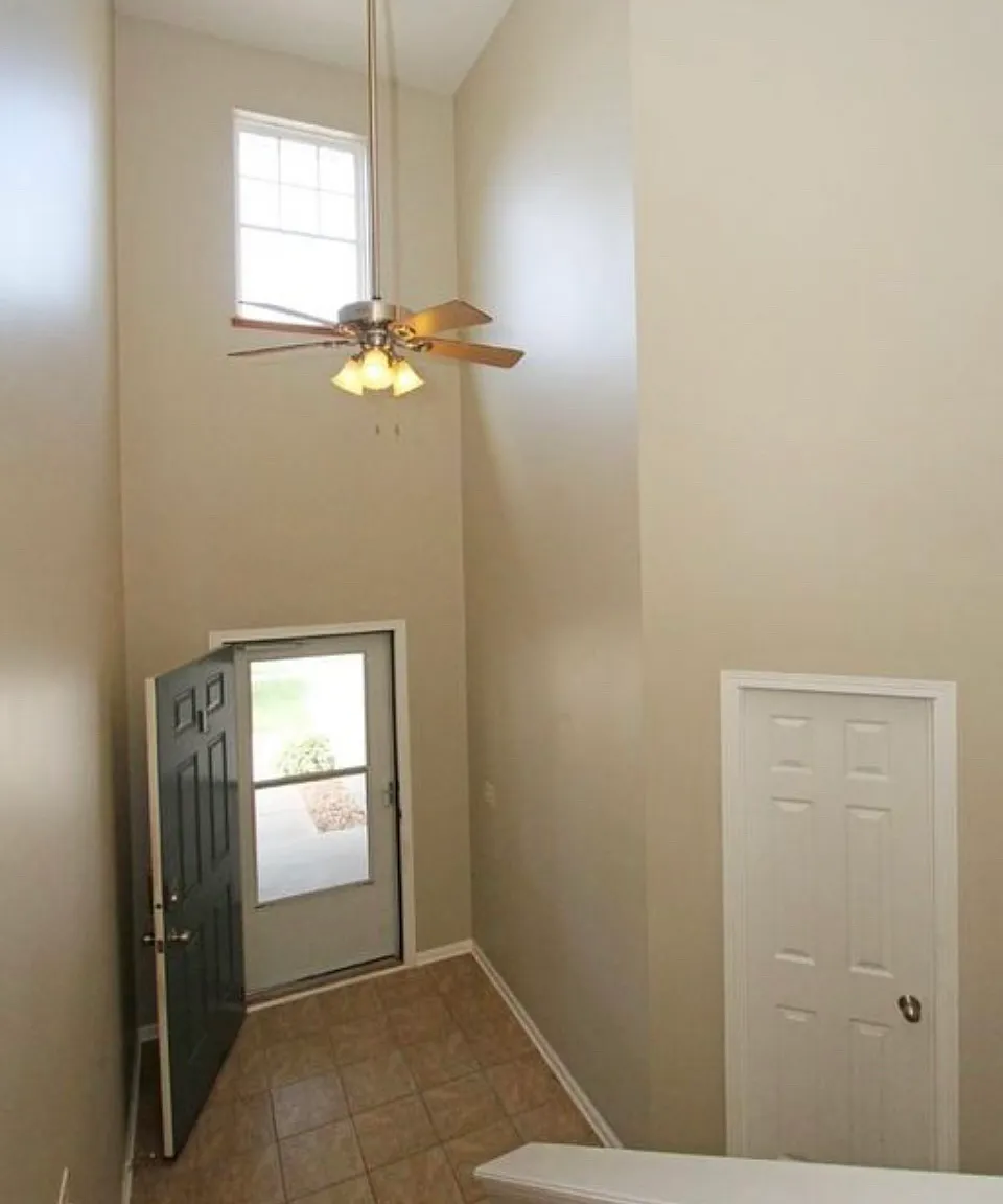 3 bed, 1739 sqft, $2,190 — Photo 3