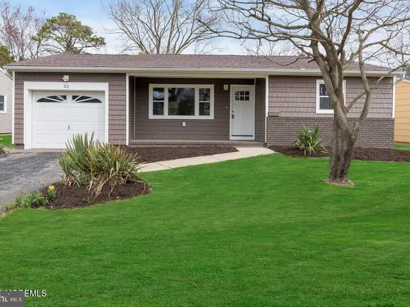 22 Edinburgh Dr, Toms River, NJ 08757