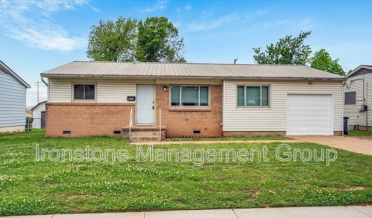 4956 S Maybelle Ave — Photo 1