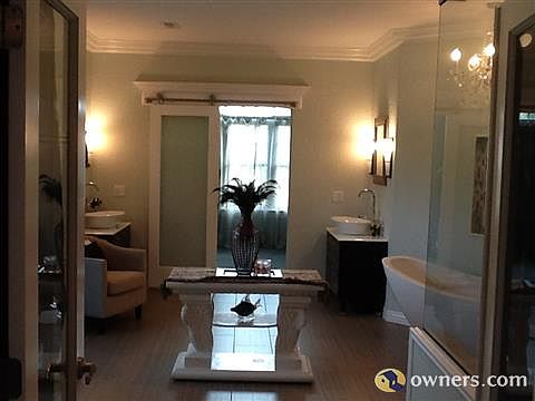 Master suite bathroom