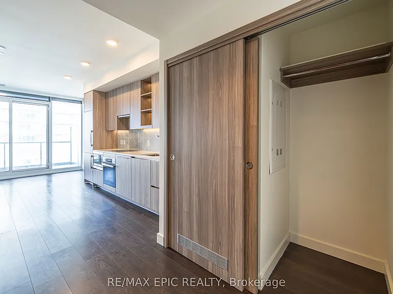 95 McMahon Dr #2715 — Photo 6