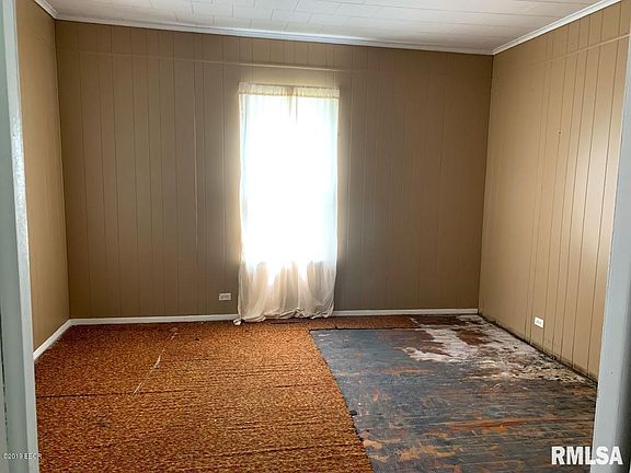 3rd image of 501 Maple St
