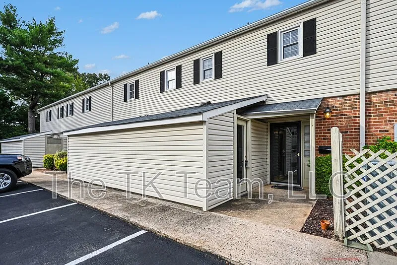 2 bed, 2.0 bath, 1173 sqft, $1,800 — Photo 1