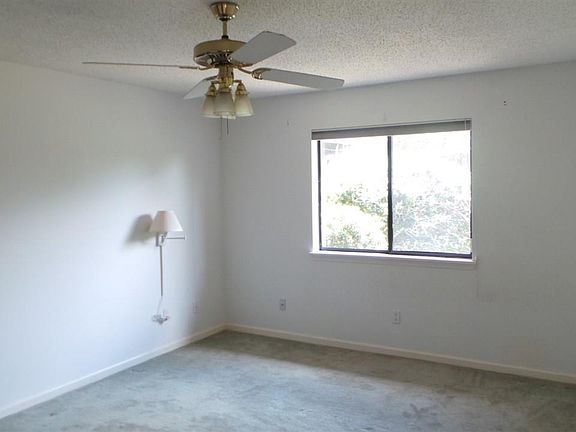 5th image of 9916 Fairway Villas Ln
