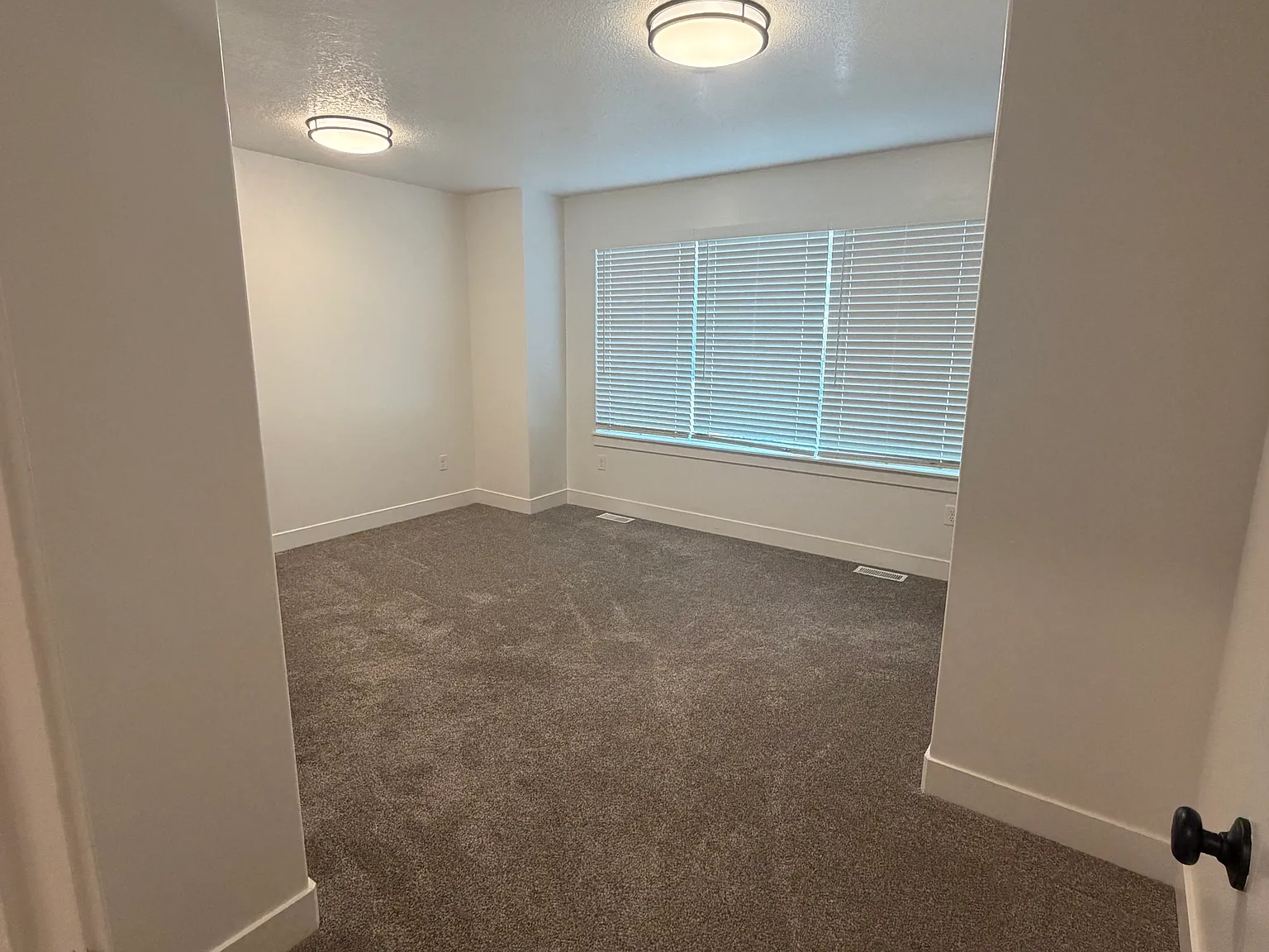 2 bed, 2.5 bath, 1280 sqft, $1,050 — Photo 2
