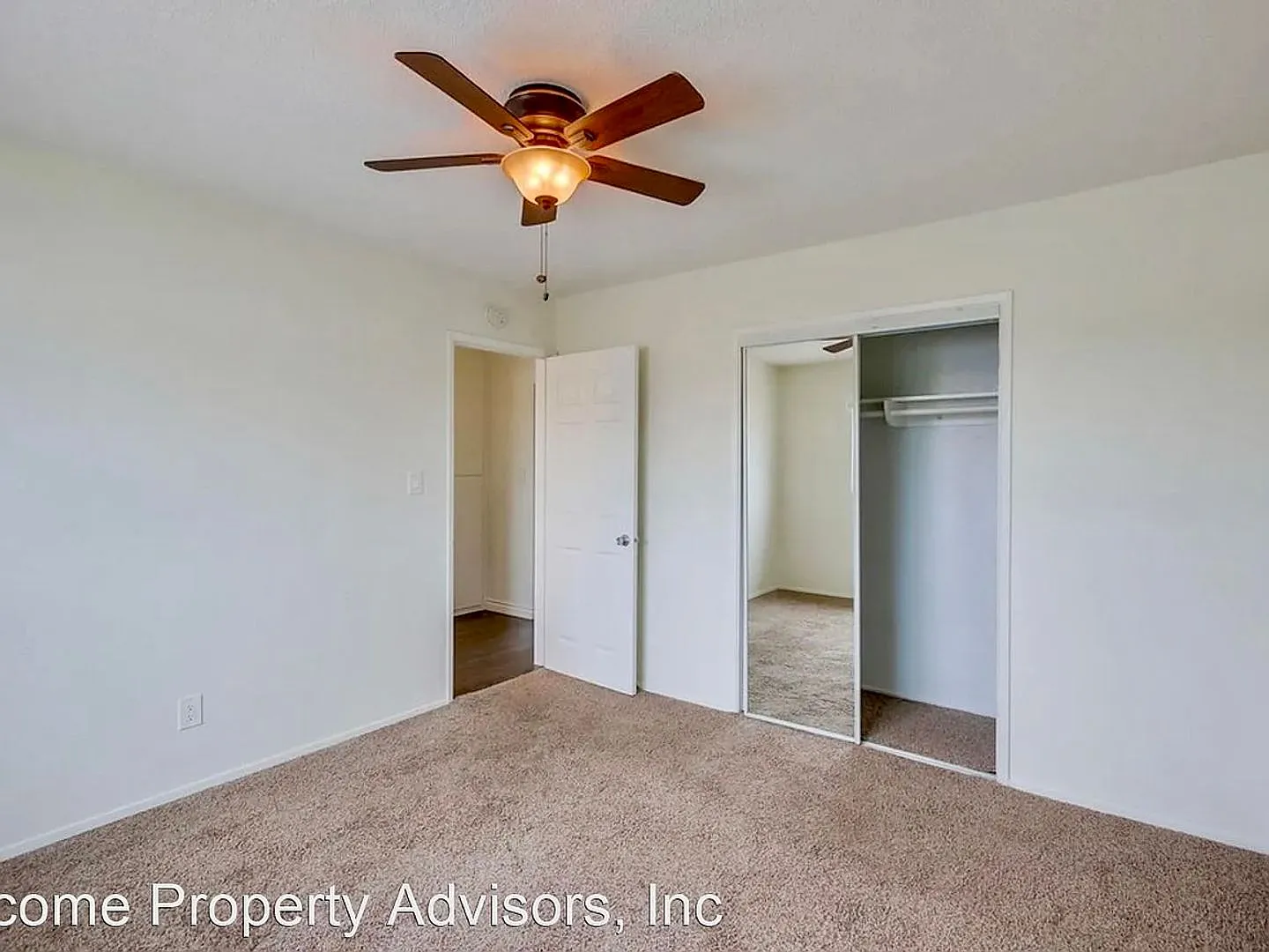 Charming Light and Bright 2 Bed/1 Bath — Photo 4